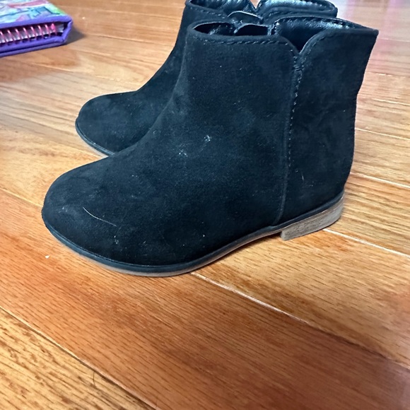 Cat and Jack booties- black felt like material toddler size 6 - Picture 5 of 5